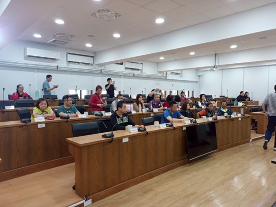 邀請桃園市各公有市場及夜市代表討論「非家戶試辦隨袋徵收」政策，吸收各方建議，修正政策內容